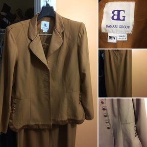 BAHARI GROUP. Blazer and Skirt Set.